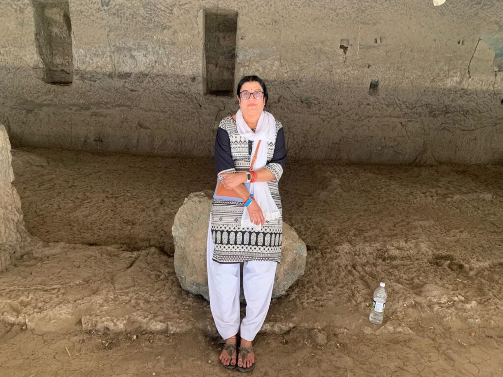 A Pilgrim's Journey: Visiting the Grishneshwar Jyotirlinga Temple A Pilgrim's Journey: Visiting the Grishneshwar Jyotirlinga Temple