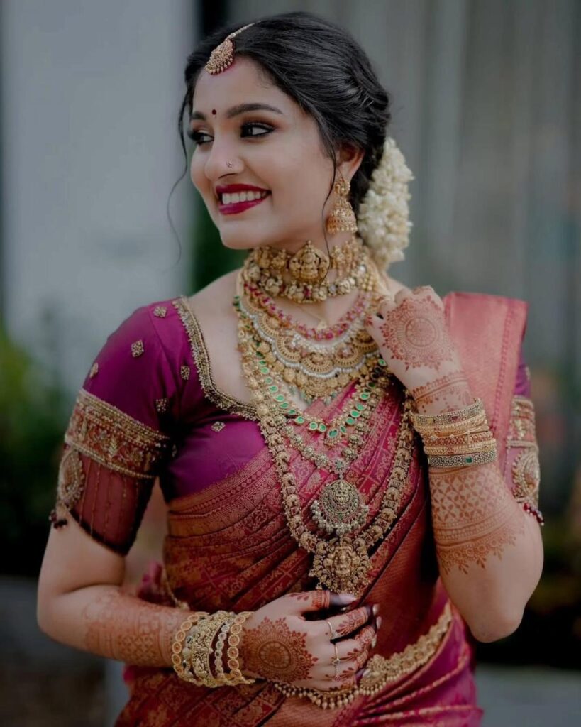 Tears of Gratitude: Reflecting Smita's emotional reunion with Rohini on her wedding day56433