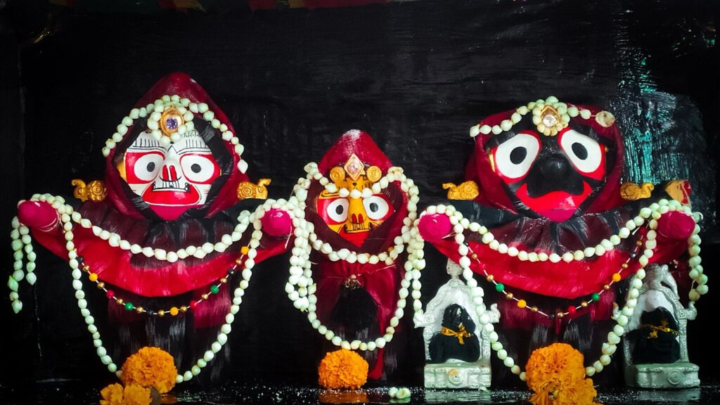 Chatudhrdha murti 